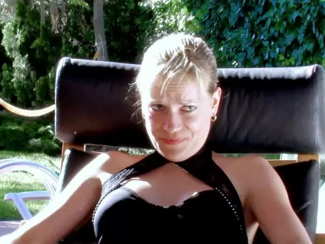 Interview with french blonde babe Alicia Flore photo 1