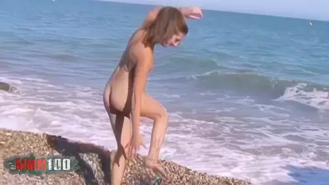 Photos with the young French Alys Rebel who puts on a show in the waves photo 04