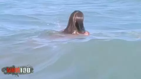 Photos with the young French Alys Rebel who puts on a show in the waves photo 07