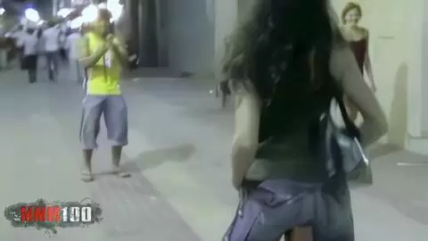 The young French girl Alys Rebel puts on her little show in the streets of Sitges photo 08