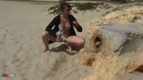 Anastasia Kass peeing on the beach photo 14