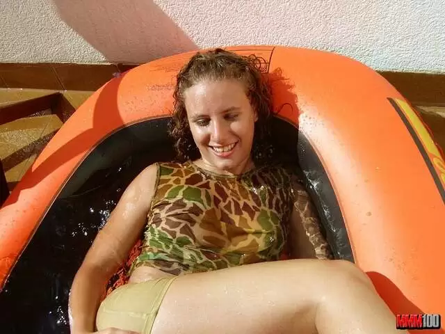 Pretty teen Anna dancing and stripping  photo 1