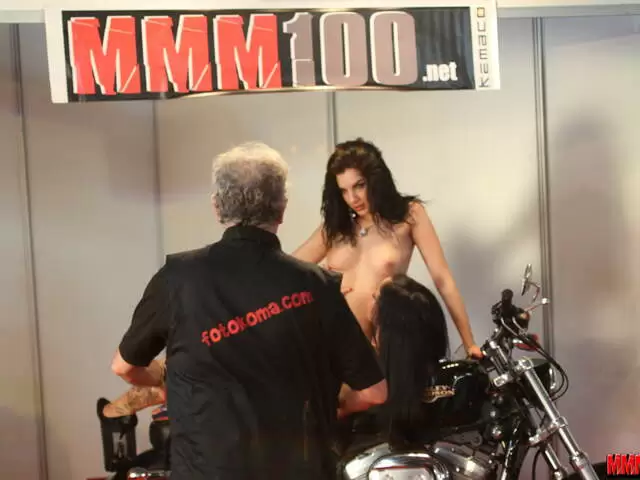  Jessica Blue and Shoot at FICEB 2010 photo 11