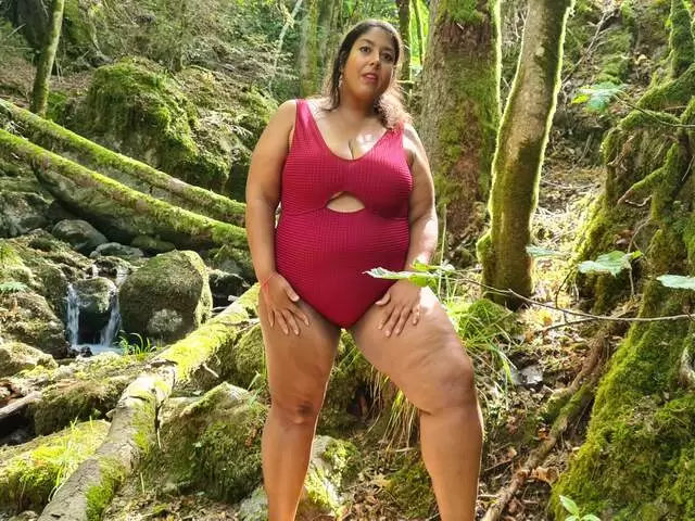 Photo session with French beauty Cassy Hill by the river photo 14