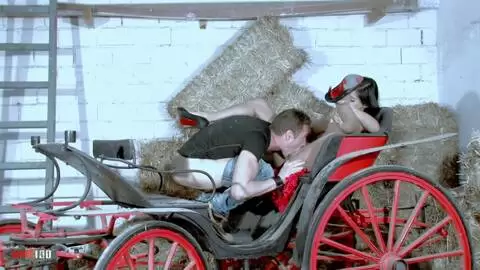 Photo session with the beautiful beurette Dolce Elektra which turns into a fucking session photo 04