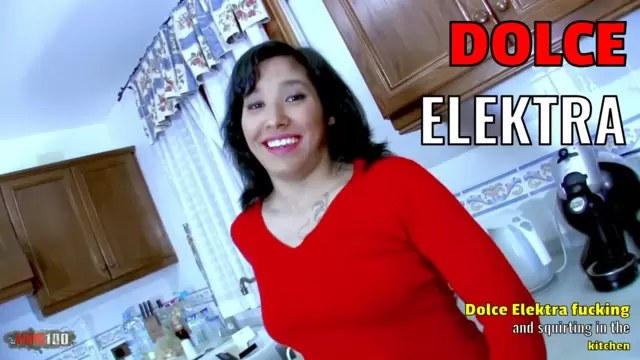Dolce Elektra fucking and squirting...