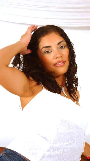 Emilce Free Sexy Photo #055