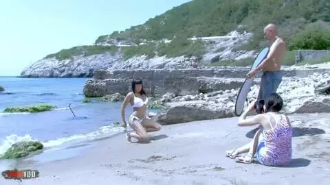 Shooting on the beach with the Latina bomba Esmeralda Moon photo 04