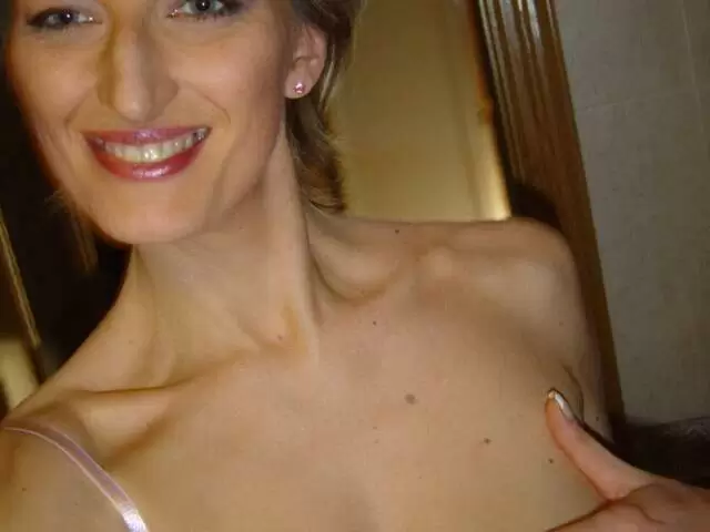 Selfies pictures of blonde Estelle Clark  photo 6