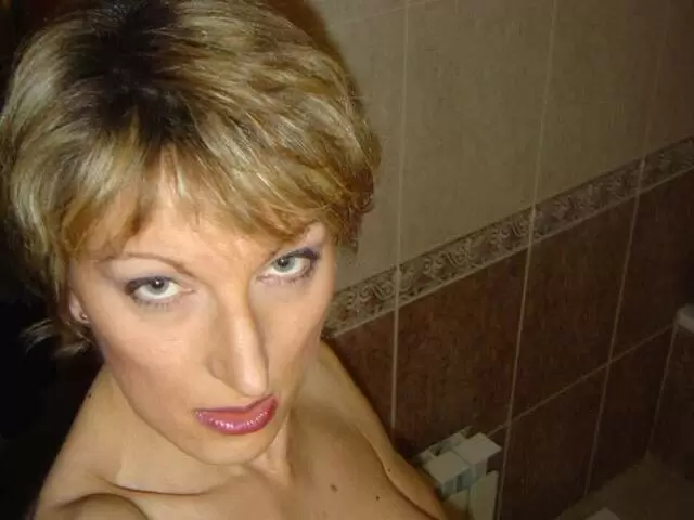 Selfies pictures of blonde Estelle Clark  photo 11