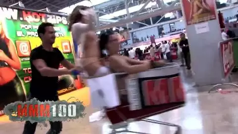 We are delirious at Ficeb while taking the stars in trolleys photo 08