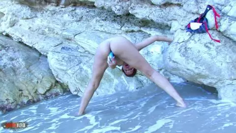 Jana Montada and Terry Kemaco fucks on the beach photo 02