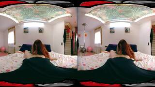 Joana round butt bouncing on y