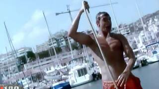 Jorge takes a shower in the po