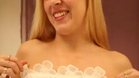 Horny blonde Lesly dancing and stripping on the bed  photo 5