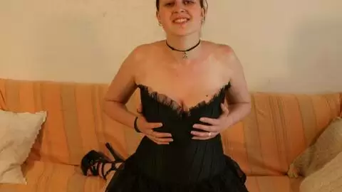 Sexy amateur with big tits spread her pussy on the sofa photo 3