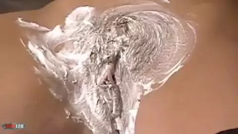 Shaving an old mature's pussy photo 02