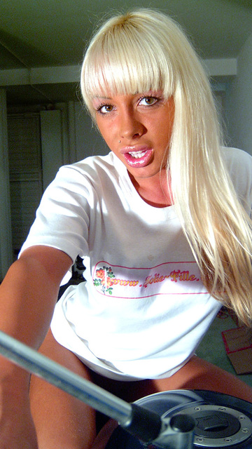 Mona Green Free Sexy Photo #001