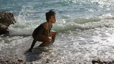 Pretty ebony Naomi Lionness removing clothes  photo 4