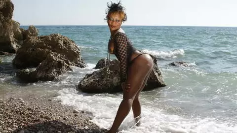 Pretty ebony Naomi Lionness removing clothes  photo 9