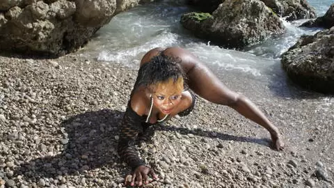 Pretty ebony Naomi Lionness removing clothes  photo 15