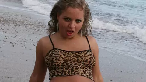 Teen exhibs at the beach photo 13