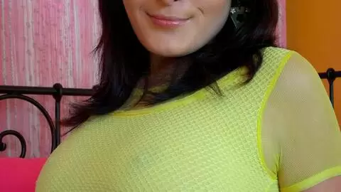 Photos of a young brunette in black jeans, white panties and a yellow top photo 2