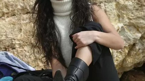 brune masturbating at the beach