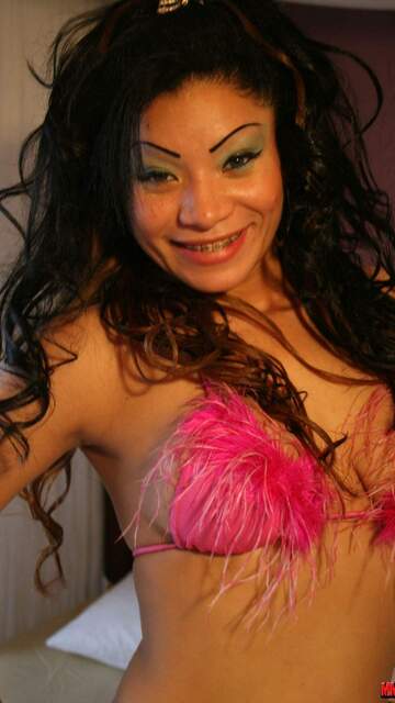 Saray Free Sexy Photo #003