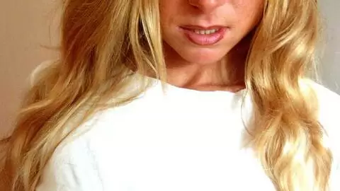 Nice teen blonde Suzana getting naked in the bedroom  photo 1