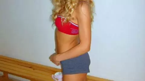 Hot blonde Suzana removing clothes  photo 1