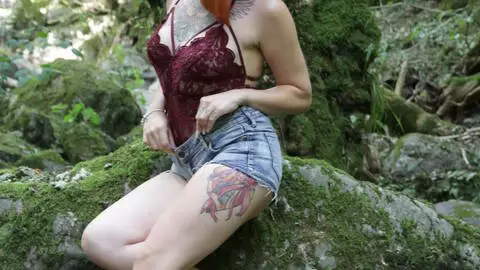 Outdoor photo session with the gorgeous Spanish actress Yuno Love photo 1